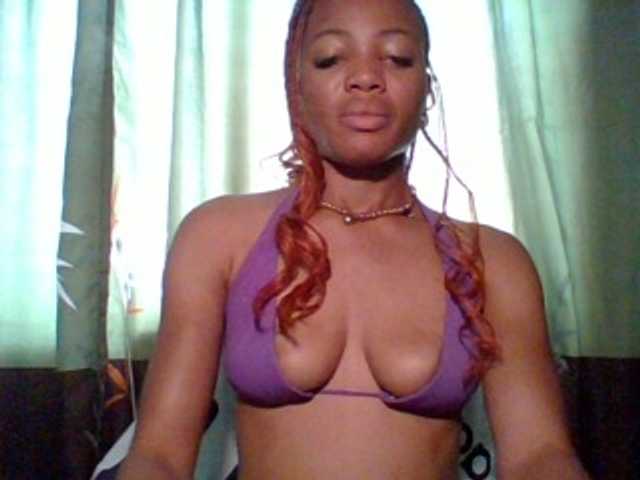 Juicypussy222 live cam on BongaCams