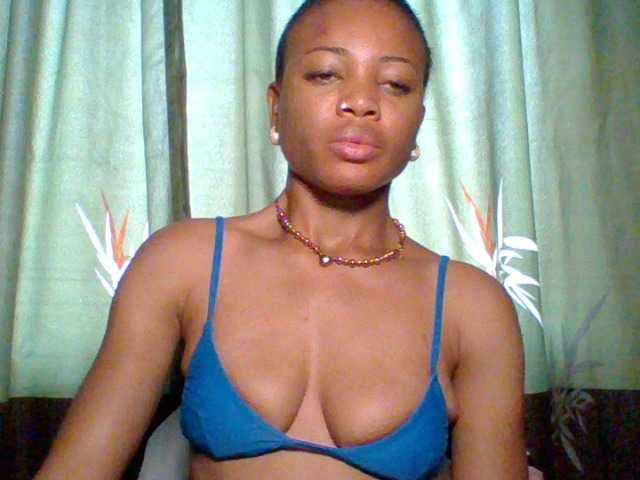 Juicypussy222 live cam on BongaCams