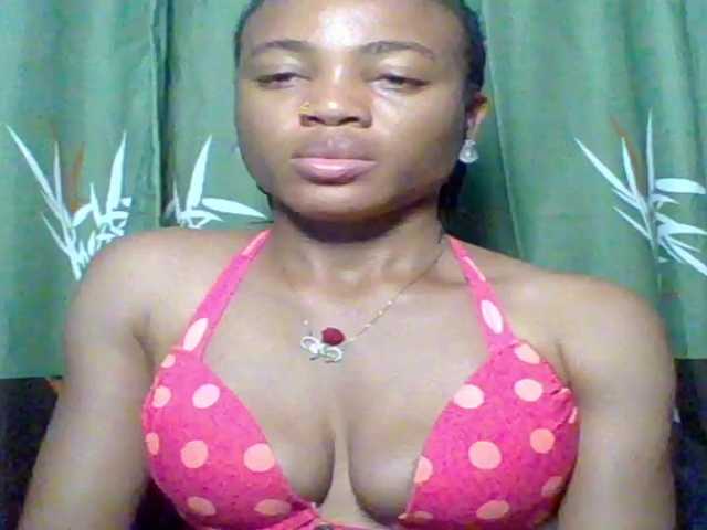 Juicypussy222 live cam on BongaCams