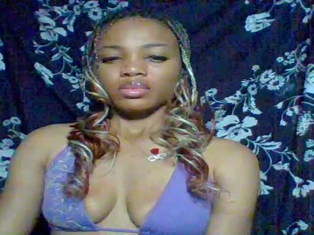 Juicypussy222 live cam on BongaCams