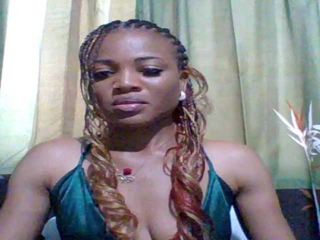 Juicypussy222 live cam on BongaCams