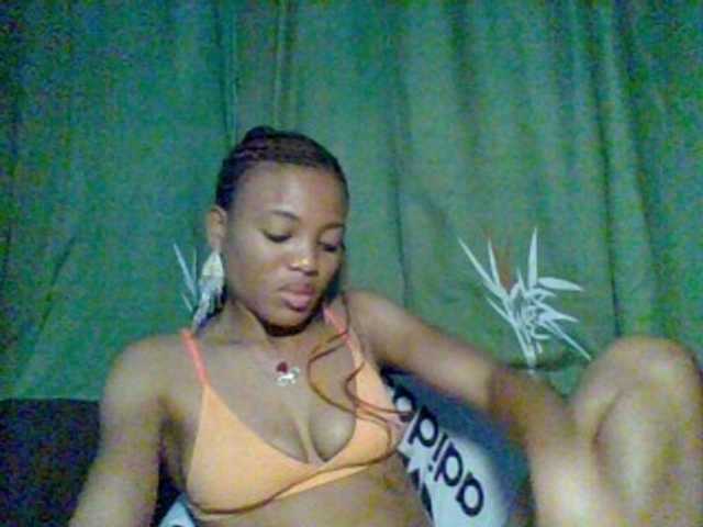 Juicypussy222 live cam on BongaCams