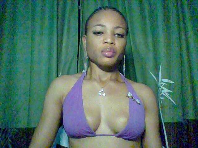 Juicypussy222 live cam on BongaCams