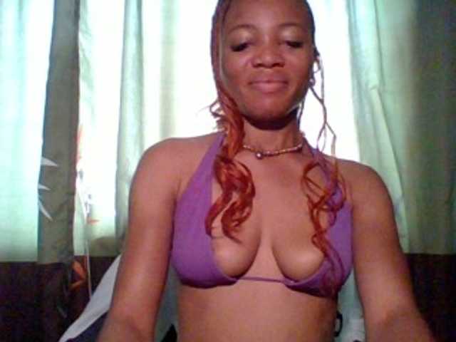 Juicypussy222 live cam on BongaCams