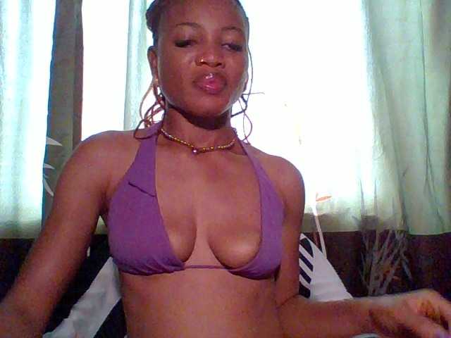 Juicypussy222 live cam on BongaCams