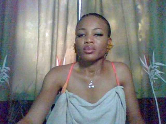 Juicypussy222 live cam on BongaCams