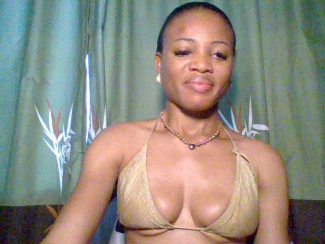 Juicypussy222 live cam on BongaCams