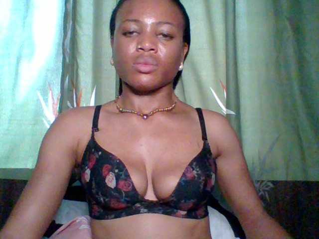 Juicypussy222 live cam on BongaCams