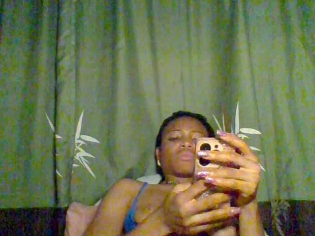 Juicypussy222 live cam on BongaCams