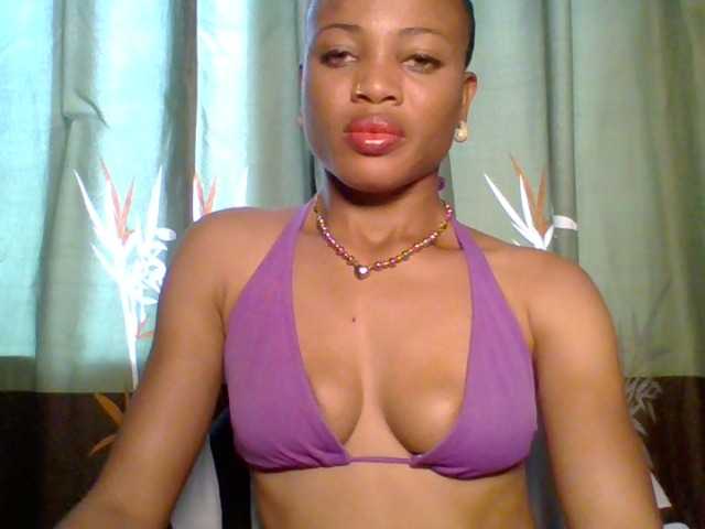 Juicypussy222 live cam on BongaCams
