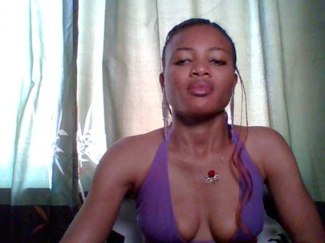 Juicypussy222 live cam on BongaCams