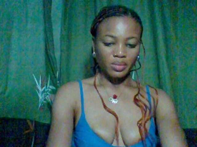 Juicypussy222 — live female cam