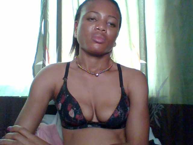 Juicypussy222 live cam on BongaCams