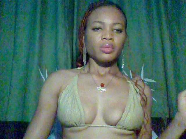 Juicypussy222 live cam on BongaCams