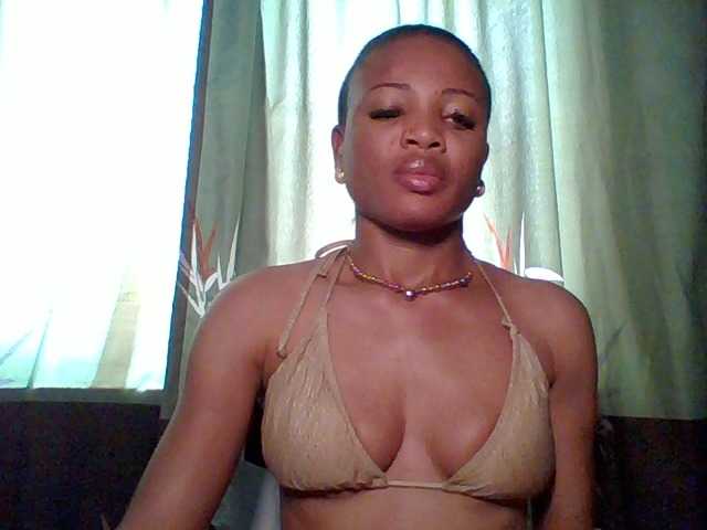 Juicypussy222 live cam on BongaCams