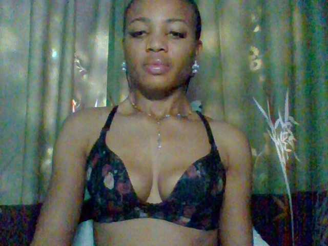 Juicypussy222 live cam on BongaCams