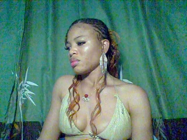 Juicypussy222 live cam on BongaCams