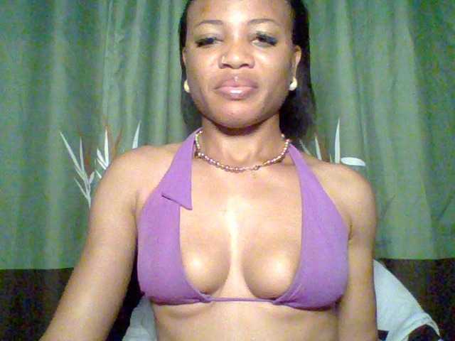 Juicypussy222 live cam on BongaCams