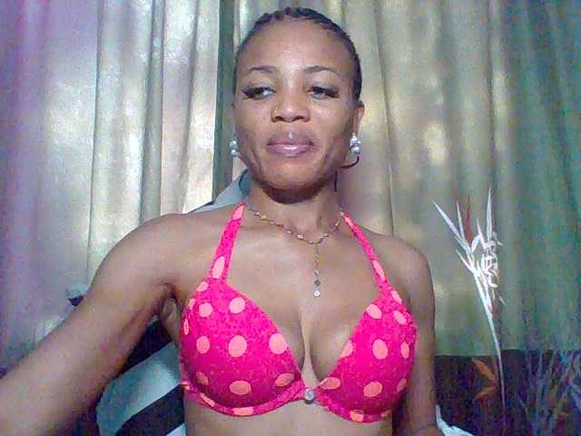 Juicypussy222 live cam on BongaCams