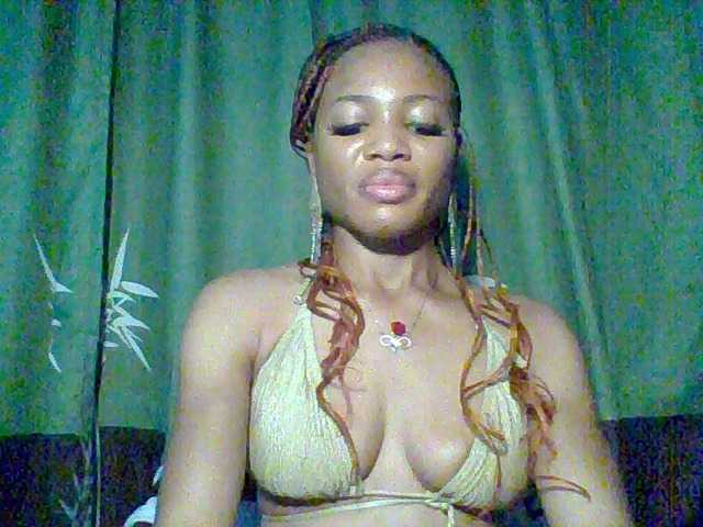 Juicypussy222 live cam on BongaCams