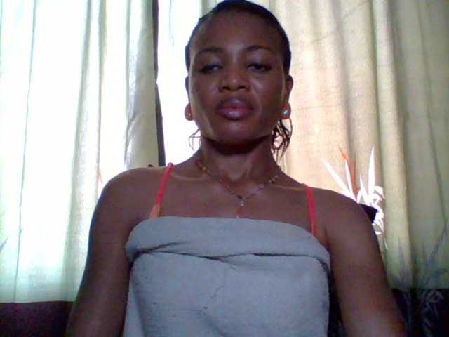 Juicypussy222 live cam on BongaCams