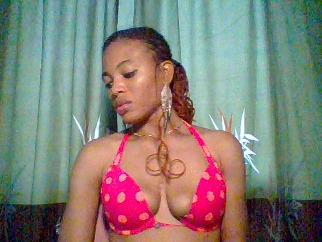 Juicypussy222 live cam on BongaCams