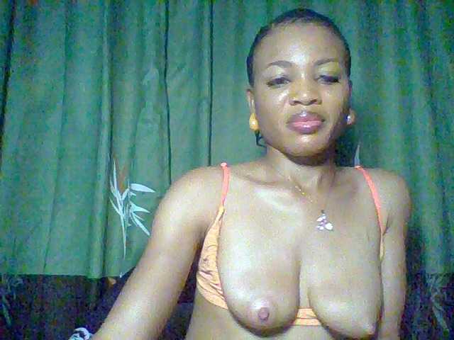 Juicypussy222 live cam on BongaCams