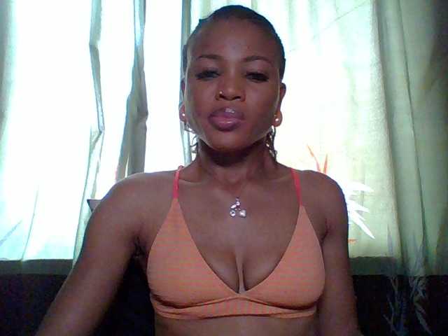 Juicypussy222 live cam on BongaCams