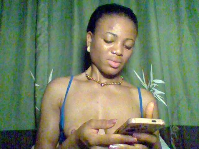 Juicypussy222 live cam on BongaCams