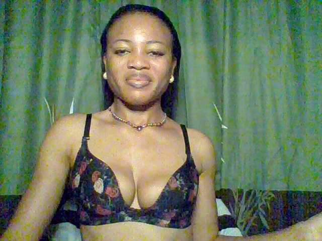 Juicypussy222 live cam on BongaCams