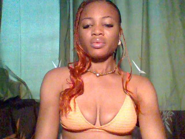 Juicypussy222 live cam on BongaCams
