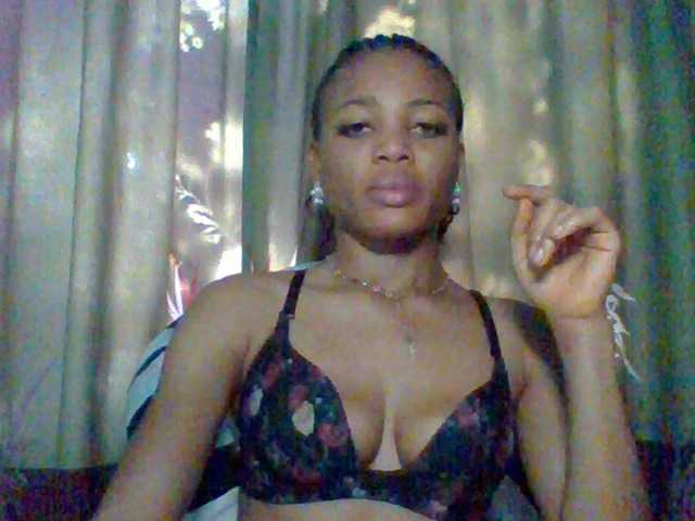 Juicypussy222 live cam on BongaCams