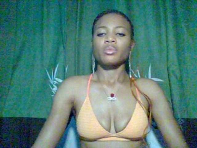 Juicypussy222 live cam on BongaCams