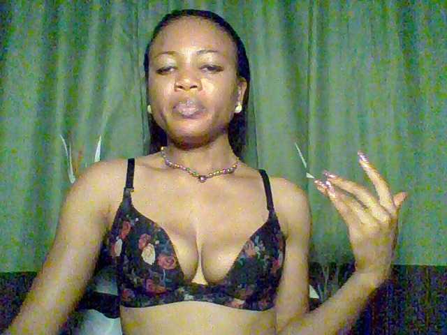 Juicypussy222 live cam on BongaCams