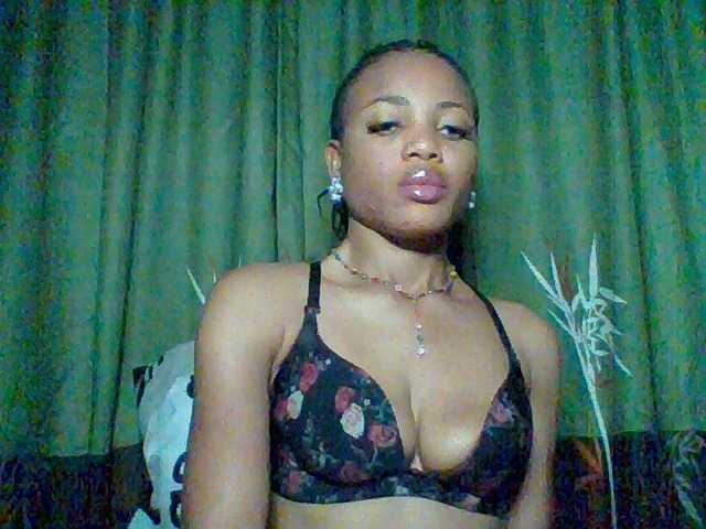 Juicypussy222 live cam on BongaCams