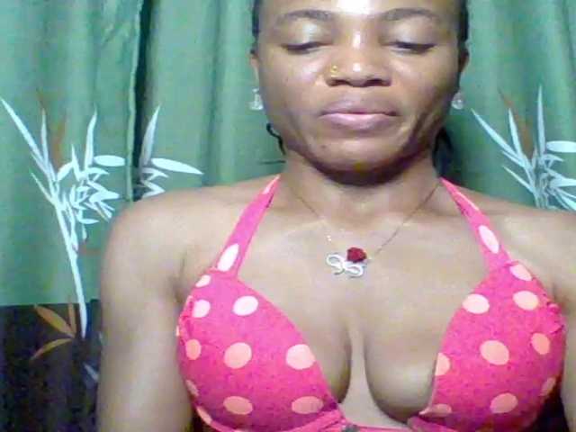 Juicypussy222 live cam on BongaCams