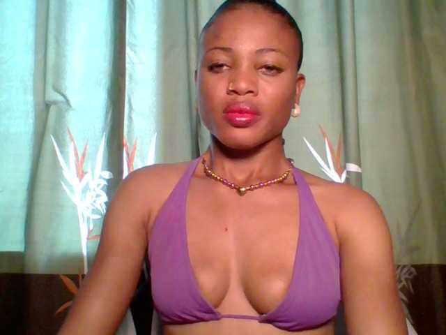 Juicypussy222 live cam on BongaCams