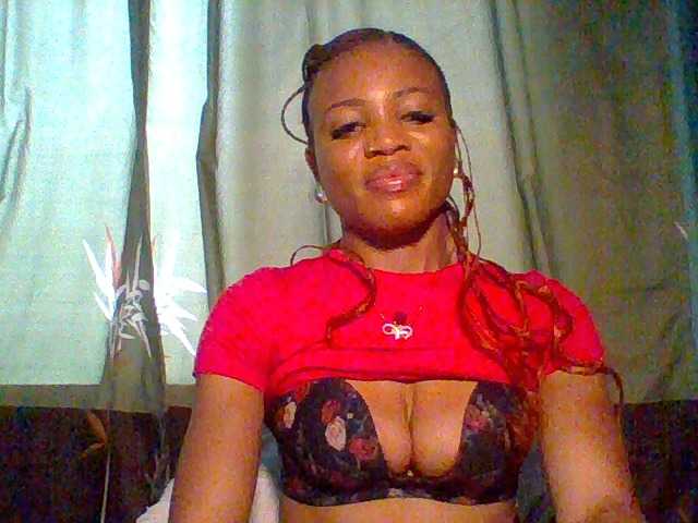 Juicypussy222 live cam on BongaCams