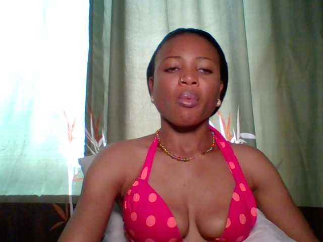 Juicypussy222 live cam on BongaCams