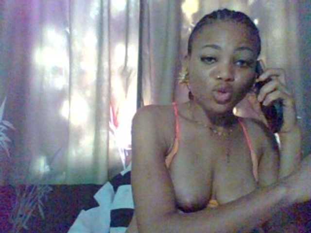 Juicypussy222 live cam on BongaCams