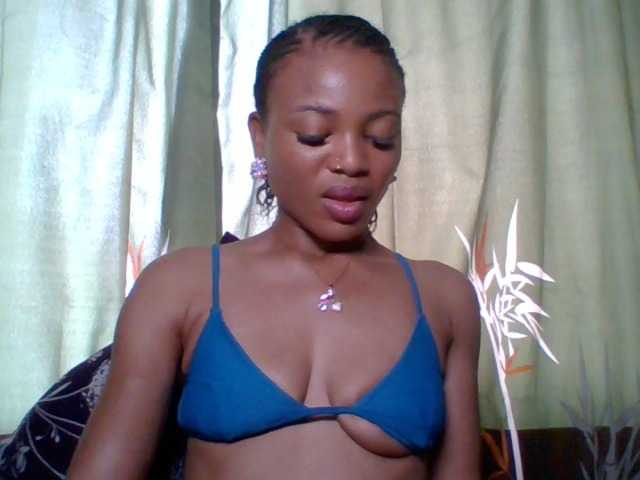 Juicypussy222 live cam on BongaCams