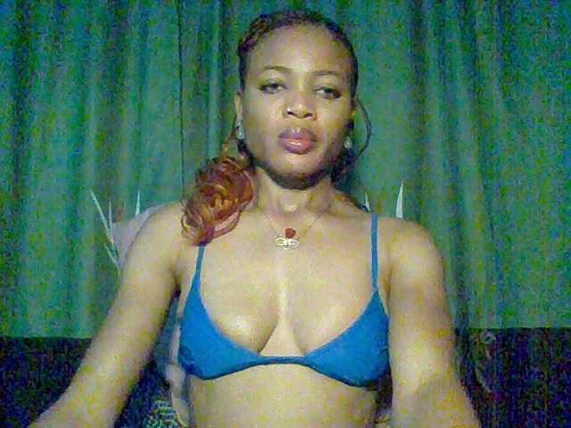 Juicypussy222 live cam on BongaCams