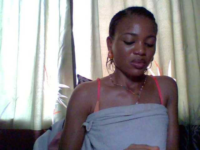 Juicypussy222 live cam on BongaCams