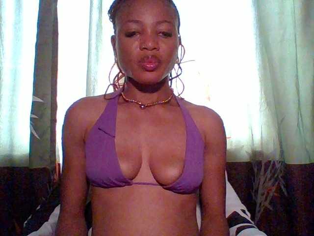 Juicypussy222 live cam on BongaCams