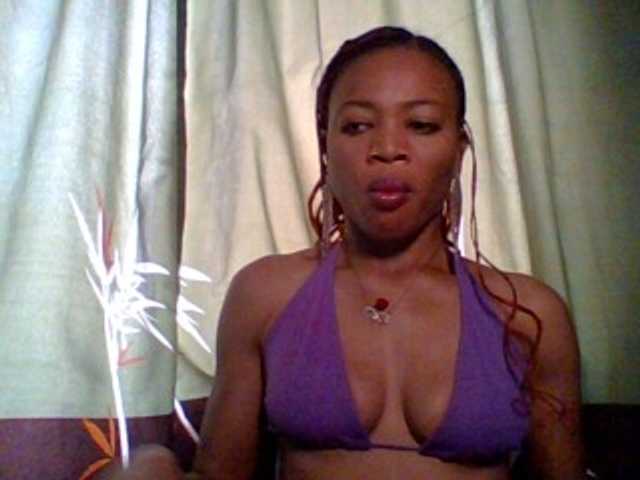 Juicypussy222 live cam on BongaCams