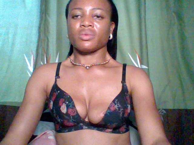 Juicypussy222 live cam on BongaCams