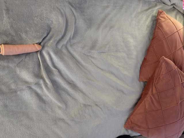 IMNOTSHYBABY live cam preview