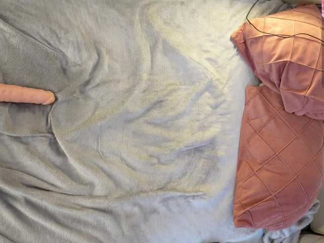 IMNOTSHYBABY — live female cam
