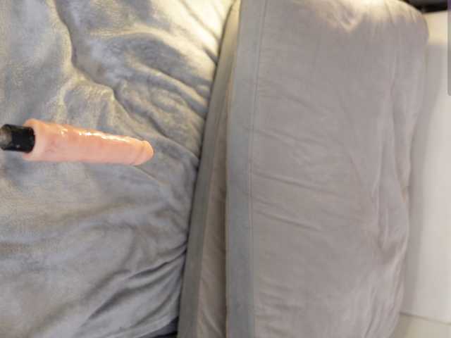 IMNOTSHYBABY live cam preview