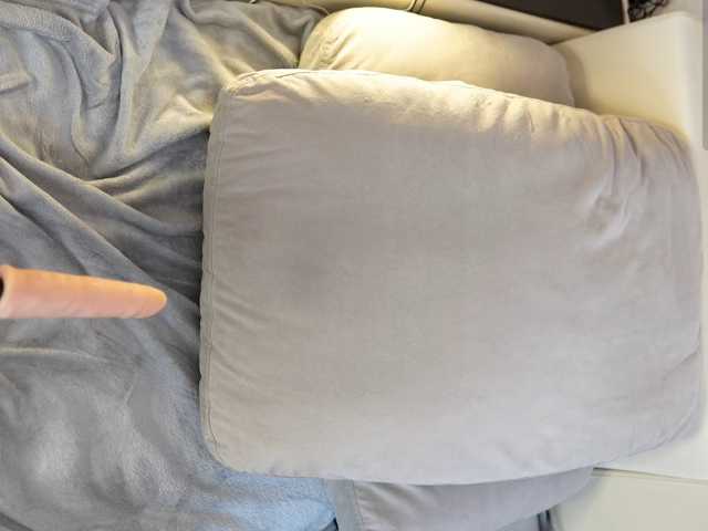 IMNOTSHYBABY live cam preview